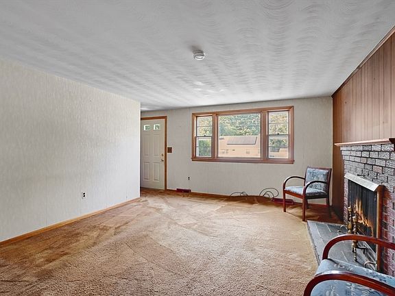5th image of 111 Crestfield Dr