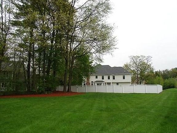 4th image of 10 Greenfield Dr