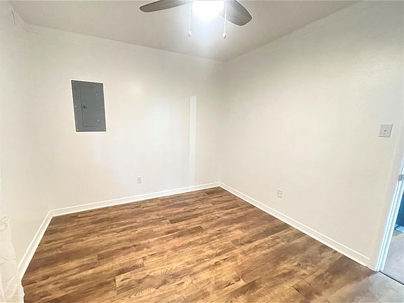 5th image of 233 Rose Marie Ln