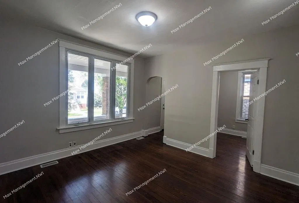 1431 Roberts Ave — Photo 3