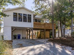 106 SE 41st St, Oak Island, NC 28465