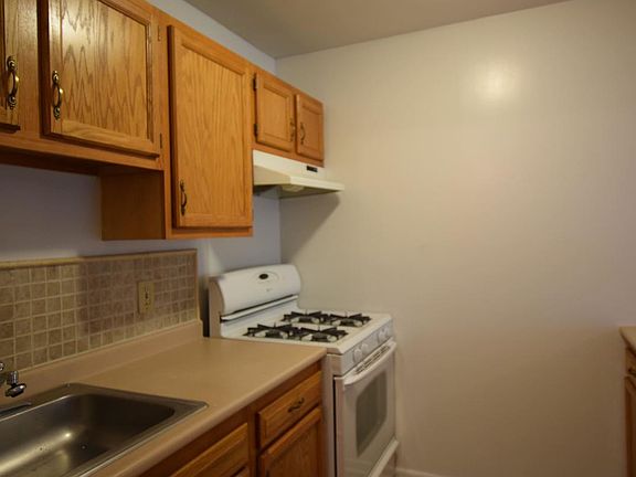 3rd image of 351 S 5th St #1