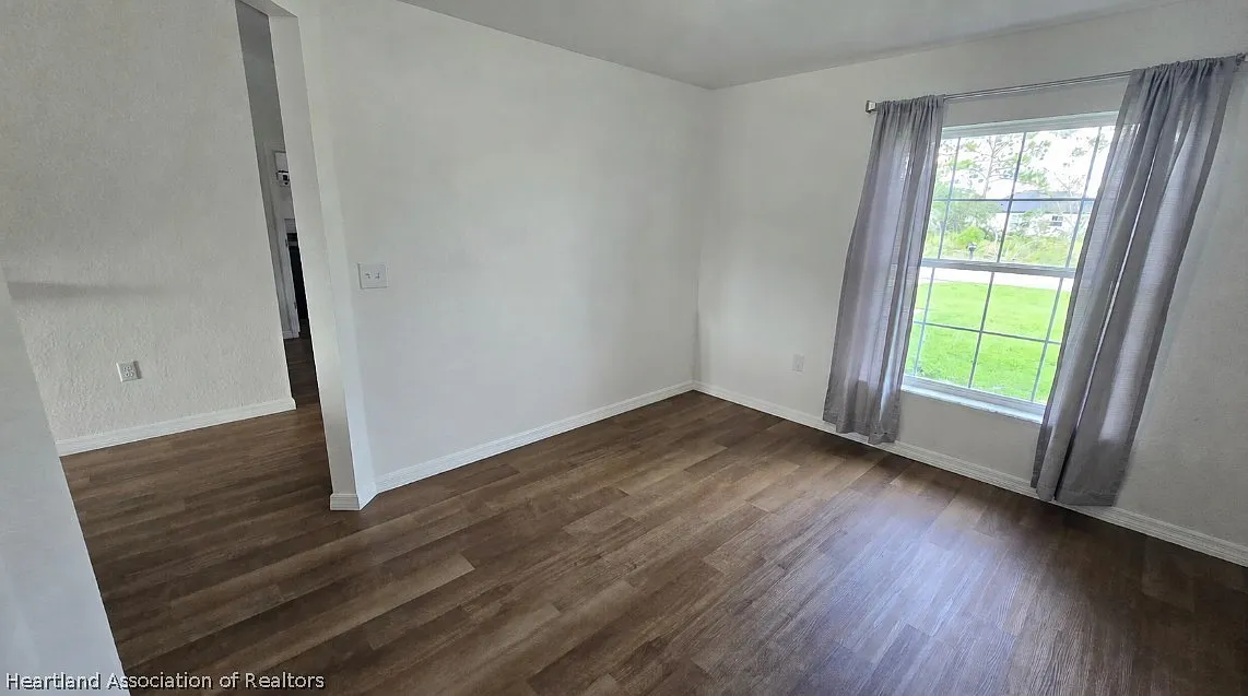 3 bed, 2.0 bath, 1786 sqft, $2,200 — Photo 3