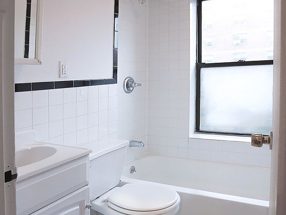5th image of 103 E 2nd St #16F
