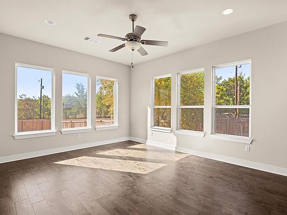3rd image of 1001 N Cuernavaca Dr