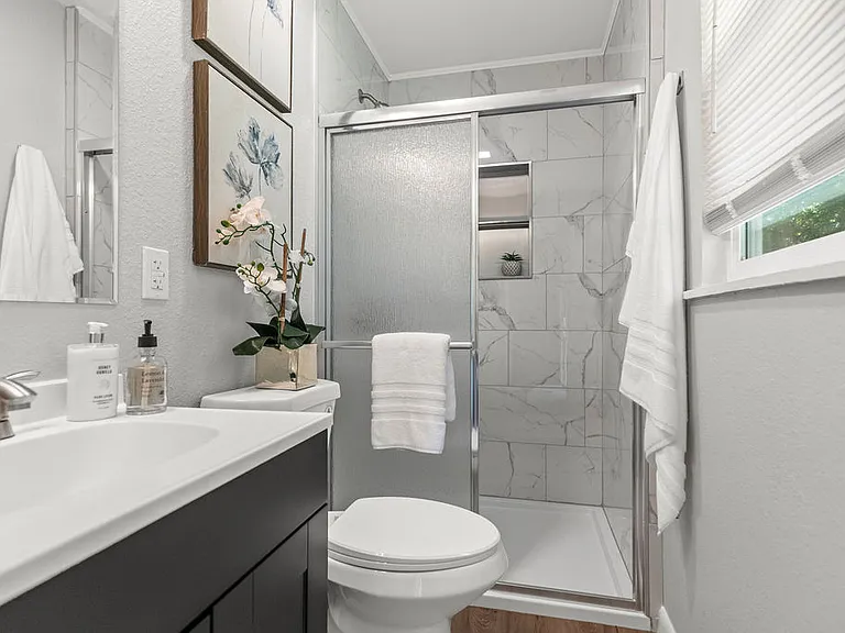 2300 W Holly St — Photo 13