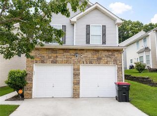 5589 Grande River Rd, College Park, GA 30349