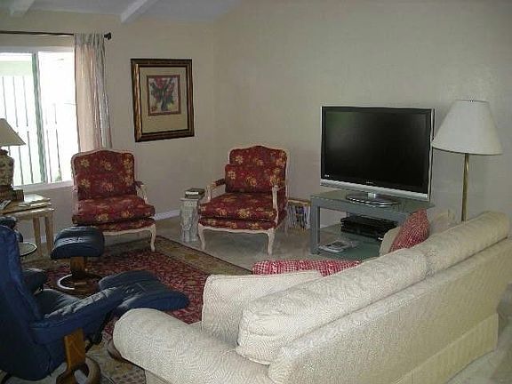 3rd image of 2620 Park Lk