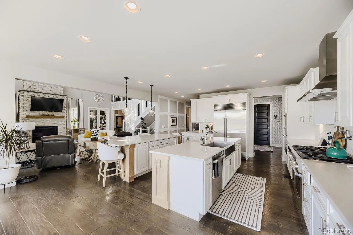 6 bed, 6.5 bath, 6000 sqft, $7,750 — Photo 1