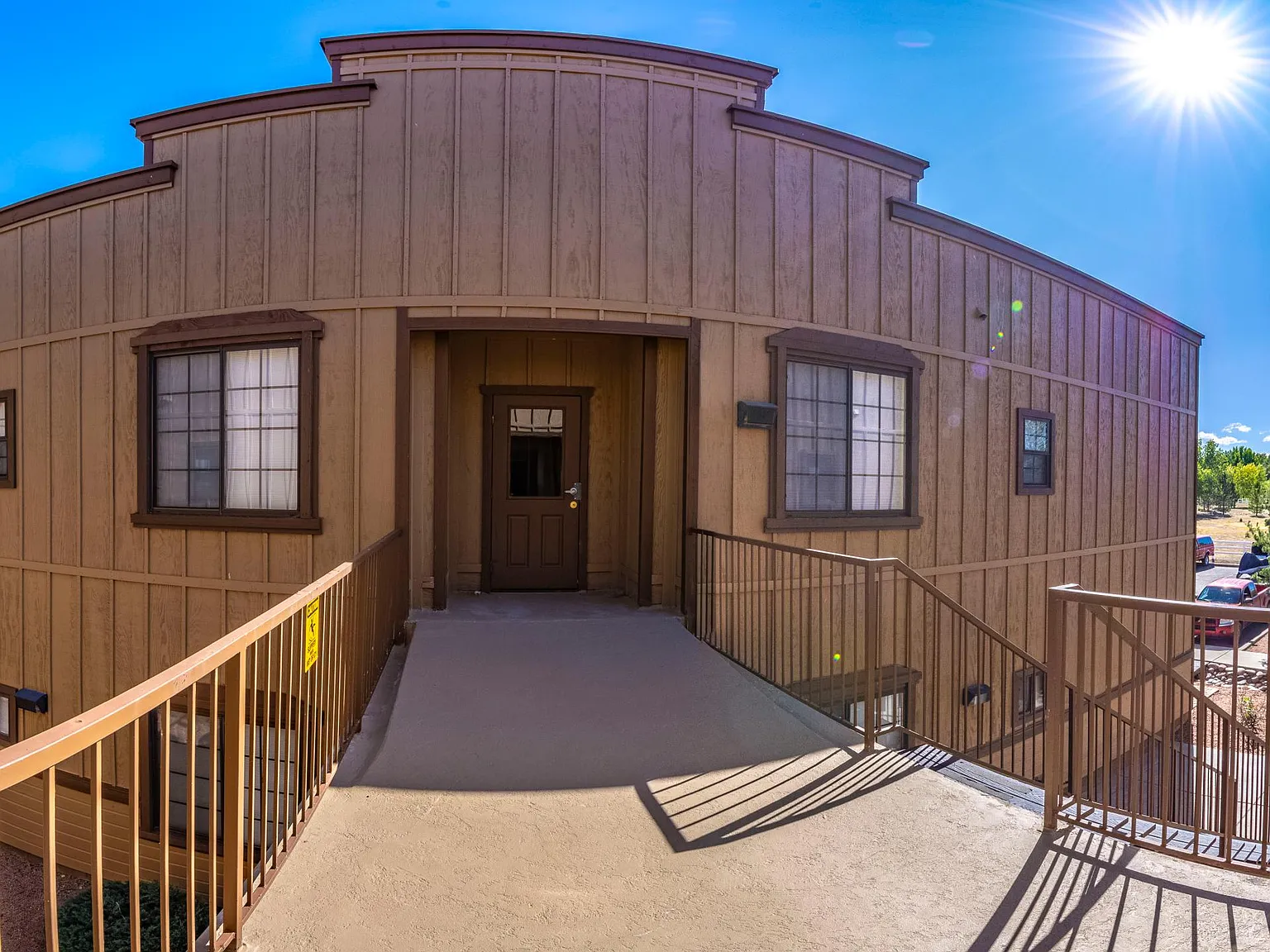 2 bed, 820 sqft, $1,200 — Photo 2