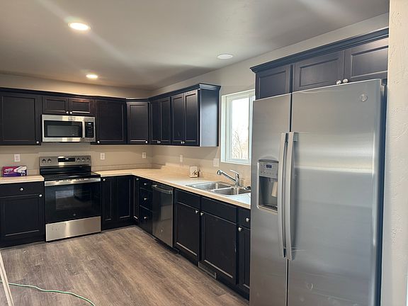 4th image of 2130 Essex Ave