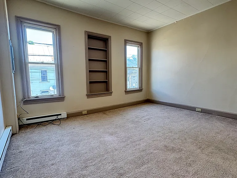 172 E Penn St #1/2 — Photo 2