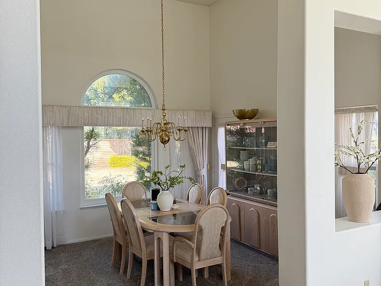 Round Hill Dr — Photo 6