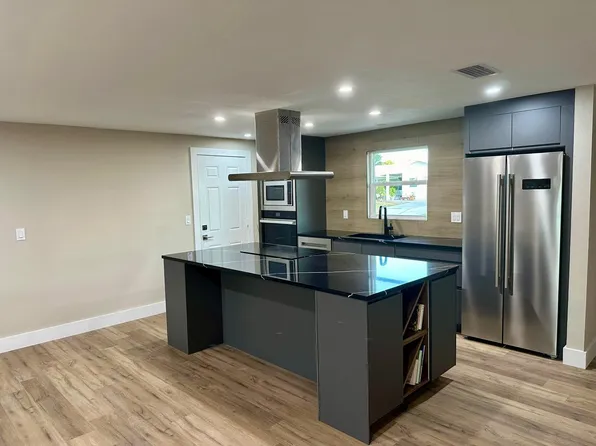 551 Mount Vernon Dr, Venice, FL 34293