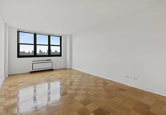 3rd image of 200 E 72nd St APT 6M