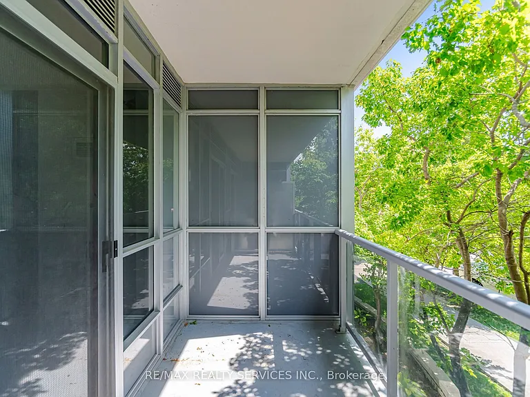 151 Village Green Sq #206 — Photo 31