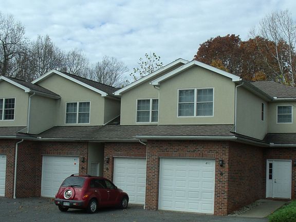2nd image of 208 Mountain Golf Dr