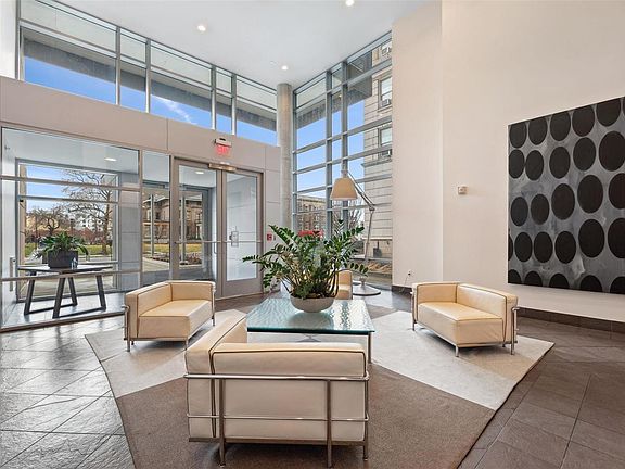 2nd image of 4545 Lindell Blvd APT 11