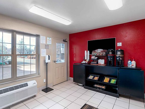 Lobby and Guest Check-in