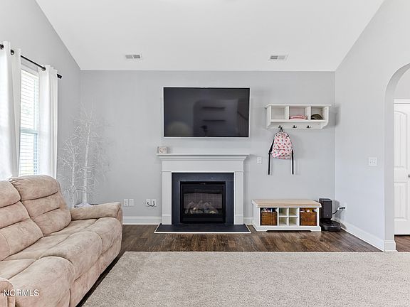 4th image of 5606 Connifer Ct