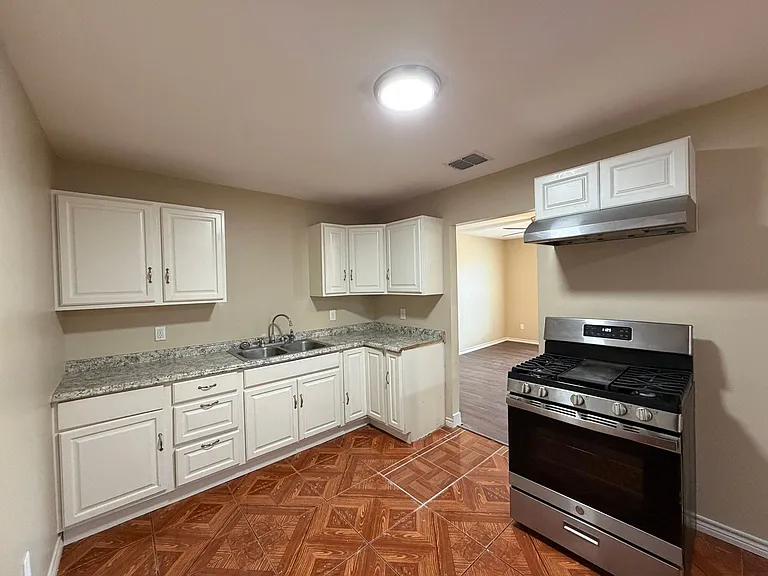 1618 Birch Pl — Photo 6