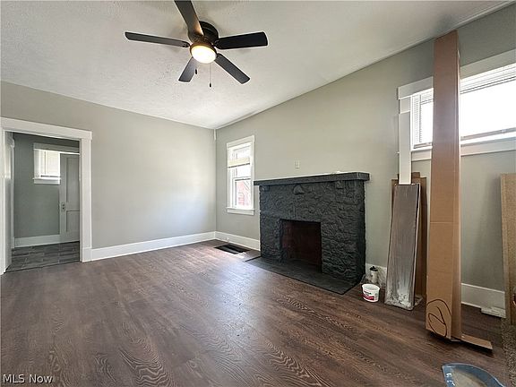 5th image of 221 E 2nd St