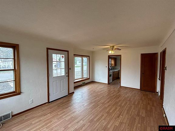 3rd image of 414 2nd St NE