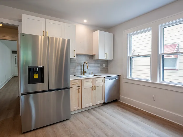 1786 Clifford Ave — Photo 5