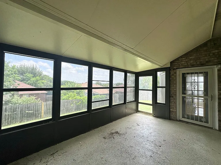 607 Hogan Dr — Photo 39