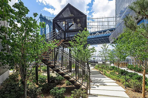 Rented by Gulia Wang, LREB | media 20