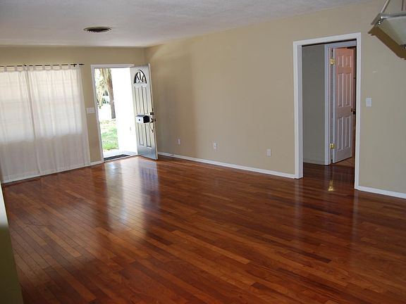 3rd image of 1042 E Palmetto St