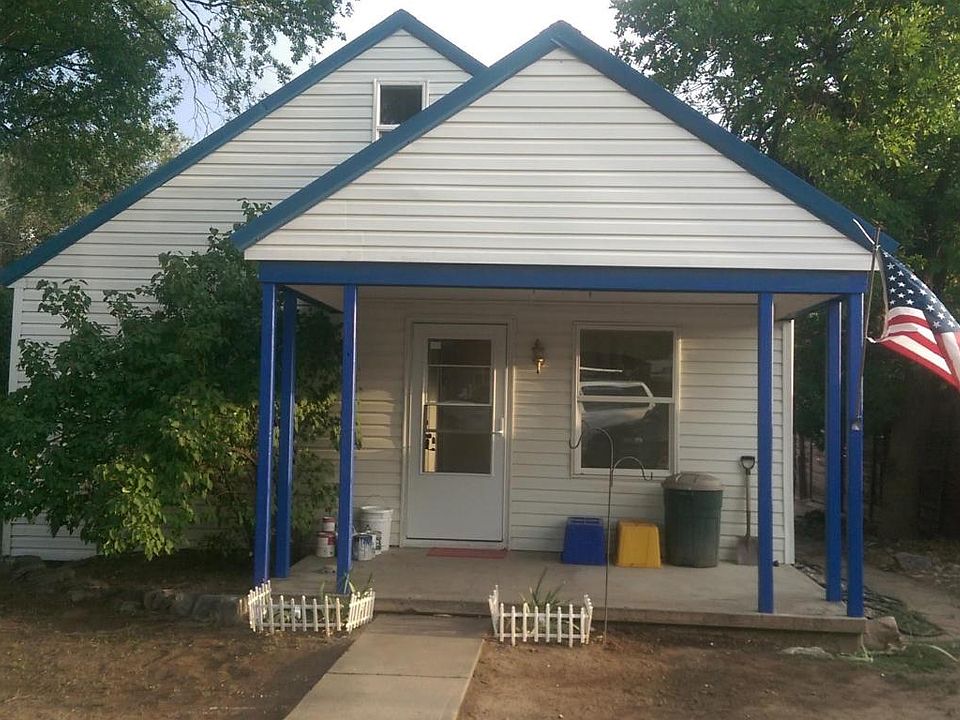 1st image of 129 E 11th St