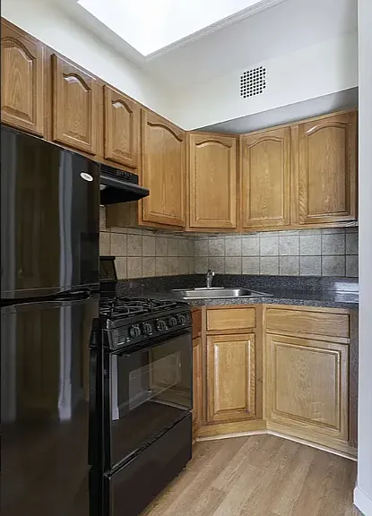 975 Madison St #1A — Photo 2