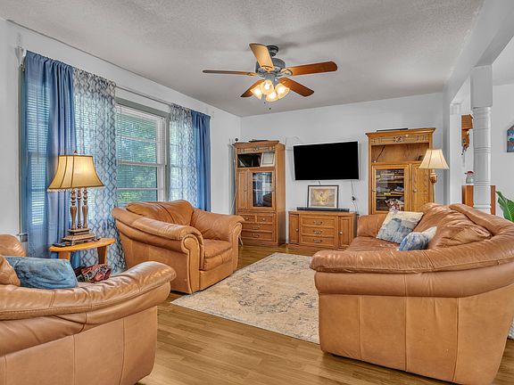 2nd image of 3522 Emerson Dr