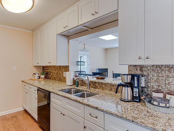 5th image of 383 Oakland Cir NW