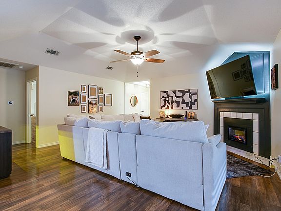 5th image of 4529 Shingle Oak Ln