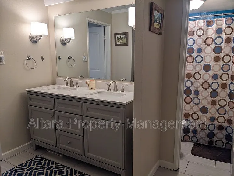 2880 S Locust St #N100 — Photo 11