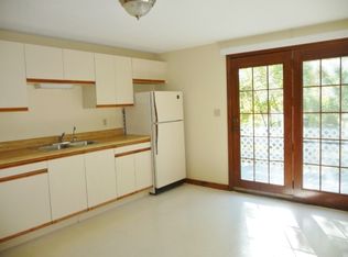 82 Franklin St APT 3, Derry, NH 03038