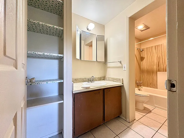 353 S 1100 E — Photo 27