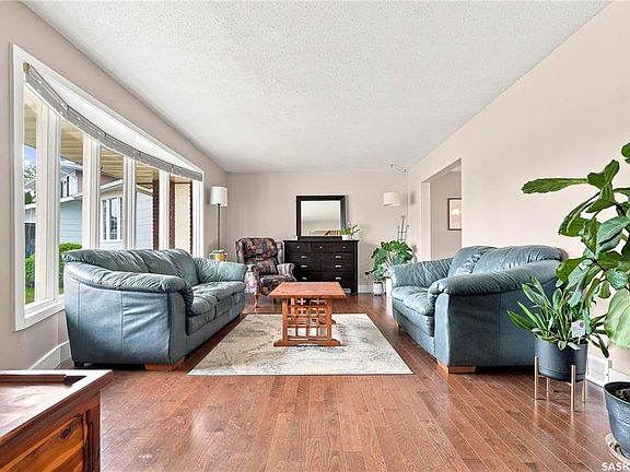 5th image of 242 Auld CRESCENT