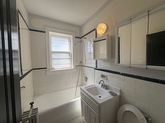 5th image of 917 W Eastwood Ave APT 705