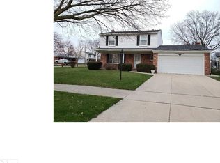 11860 Canterbury Dr, Warren, MI