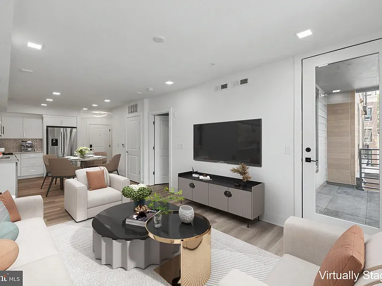 701 N Henry St #206 — Photo 37