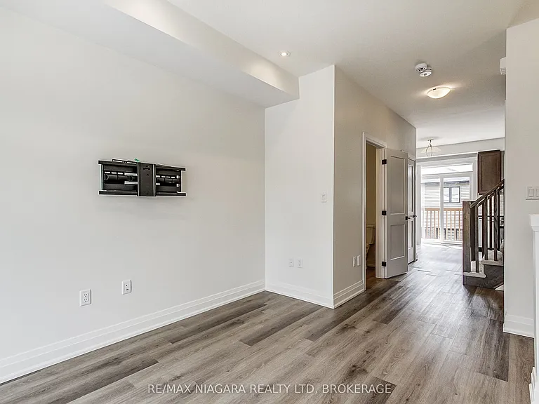 461 Blackburn Dr — Photo 11