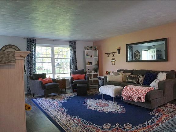 5th image of 50 Carriage Dr APT 4
