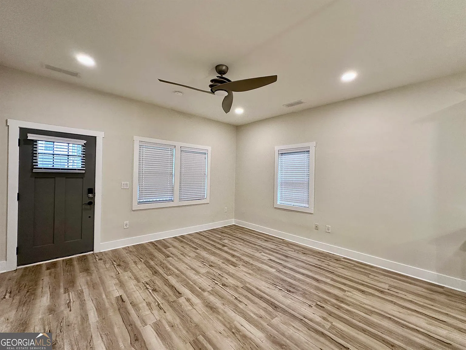 4 bed, 3.0 bath, 1592 sqft, $3,000 — Photo 3
