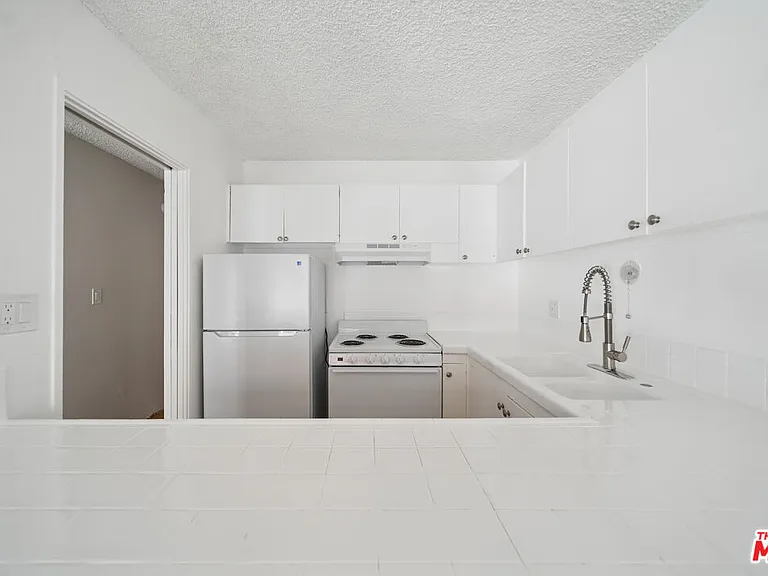 7545 Hampton Ave #108 — Photo 7