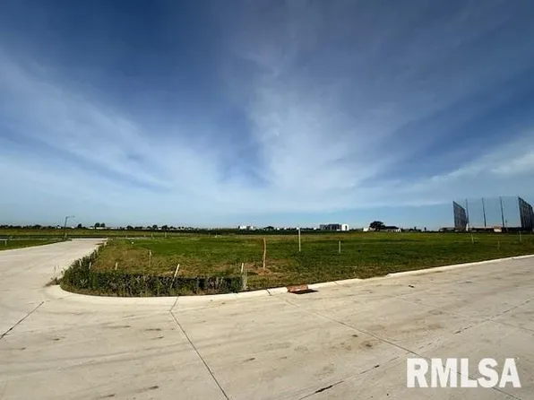 6396 Ryan Rd, Bettendorf, IA 52722