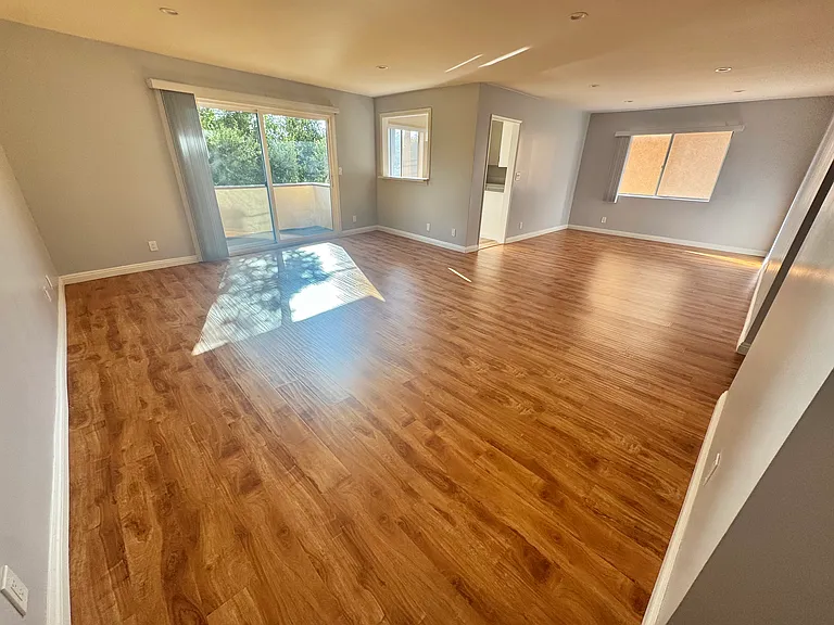 2014 S Bentley Ave #202 — Photo 4
