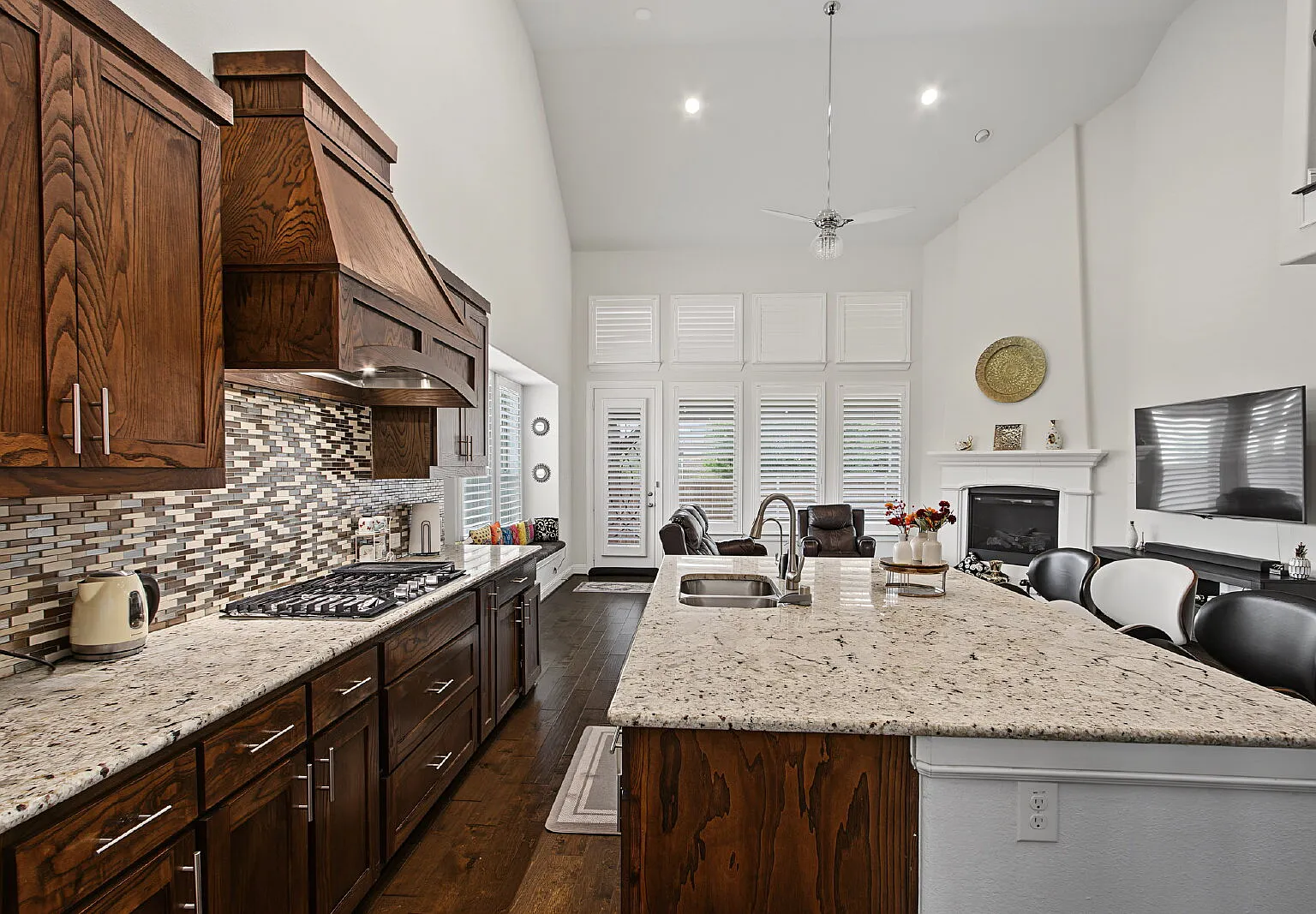 5 bed, 4.0 bath, 3036 sqft, $3,200 — Photo 4
